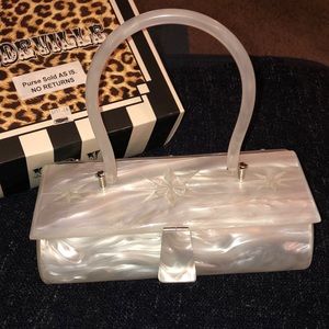 Luxe de vile white lucite case